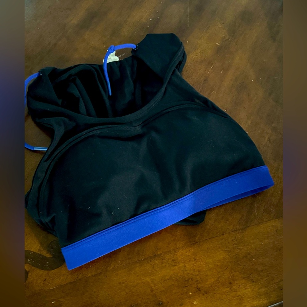 Black and purple outdoor sports bra. Fabletics. XS - Picture 3 of 5